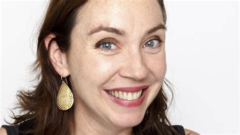 How Stephanie Courtney Got Her Job As Flo In The。